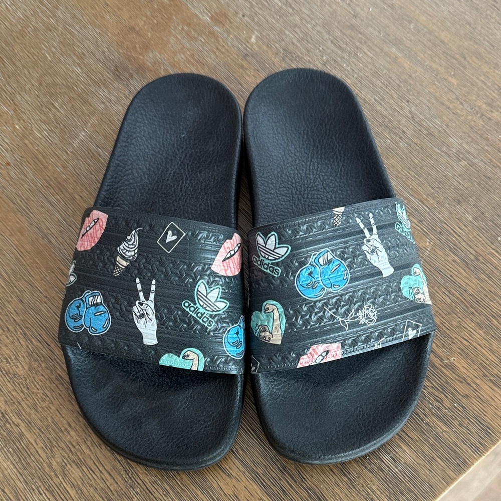 Boys 4 Adidas Black Slides with Vibrant Graphics